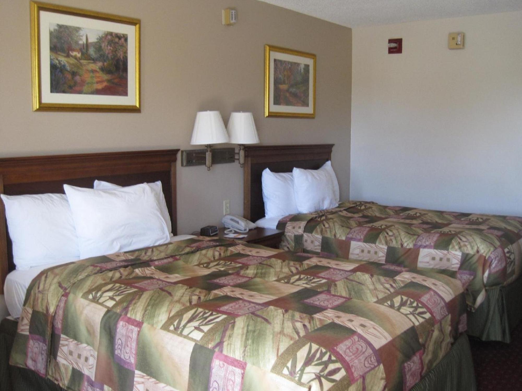Briarwood Inn Of Geneva Εξωτερικό φωτογραφία